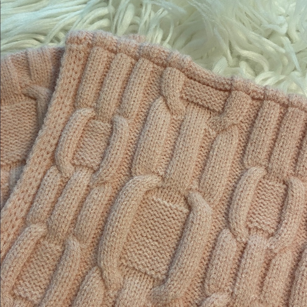 Calvin Klein Pink Knit Scarf one size it’s a infinity loop wide 10” brand new - Picture 7 of 8